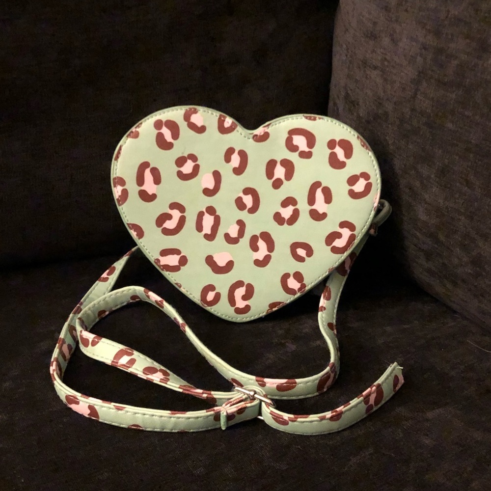 Heart Shaped Leopard Print Crossbody Bag Mint Green Pink Animal Print Purse - Picture 2 of 4